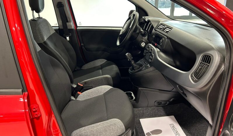 
								Fiat Panda Hybrid 1.0 69cv full									