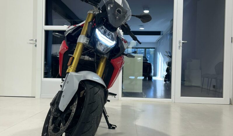 
								BMW F900R Sport full									