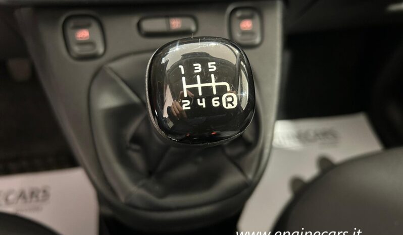 
								Fiat Panda Hybrid 1.0 69cv full									