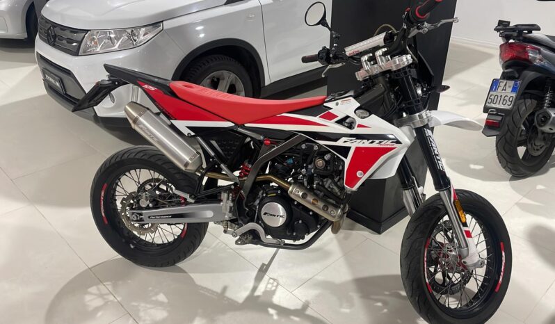 
								Supermotard Fantic 125cc full									