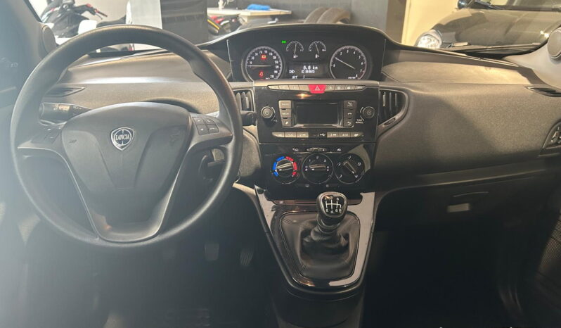 
								Lancia Ypsilon 1.0 firefly hybrid Silver s full									