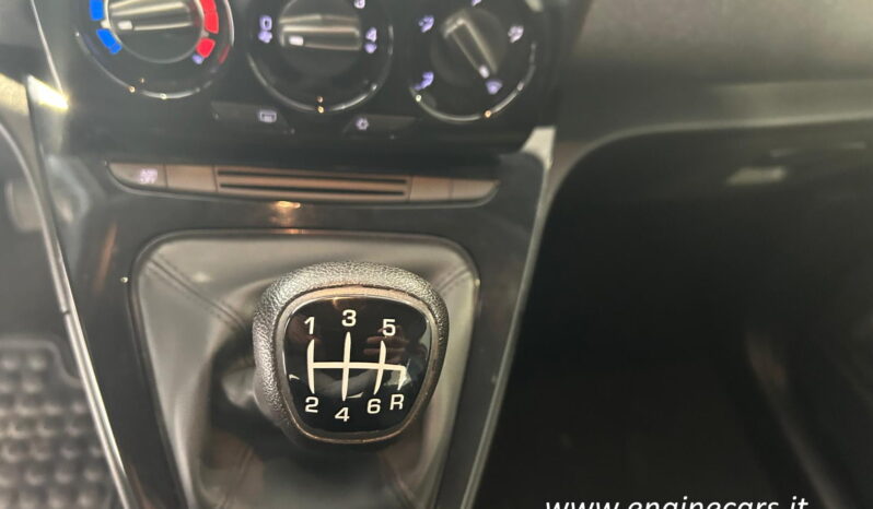
								Lancia Ypsilon 1.0 firefly hybrid Silver s full									